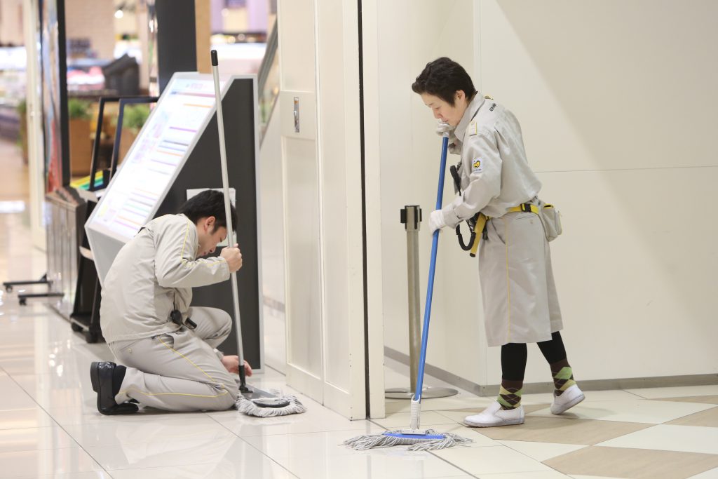 イオンモール大阪ドームシティの清掃スタッフ