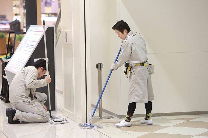 イオン時津ショッピングセンターの清掃スタッフ